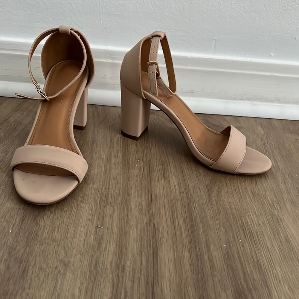 Show How brand- open toe chunky heel